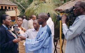 Coura Fall (pictured, left) CATIA animator in Senegal, <br />
being interviewed during a workshop on ICT policy <br />
and the role of the media. Photo: M. Diop.