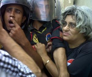 Activiste Laila Soueif lors d'une manifestation