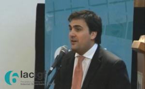 Andrés Piazza de Lacnic haciendo una intervención