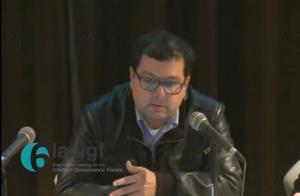 Jorge Bossio de Perú relatando los principales puntos de la discusión sobre "Desarrollo de instancias nacionales para la participación multiestamentaria"