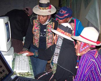 Bolivian farmers learn to use computers and the internet
