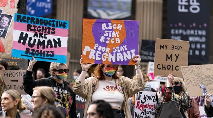 Imagen: "Roe v wade overturned: Protest to defend US abortion rights (Melb)", de Matt Hrkac via Flickr.