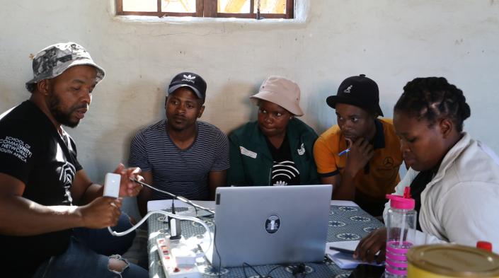 An activity during the South Africa School of Community Networks. Photo: Zenzeleni Networks NPC