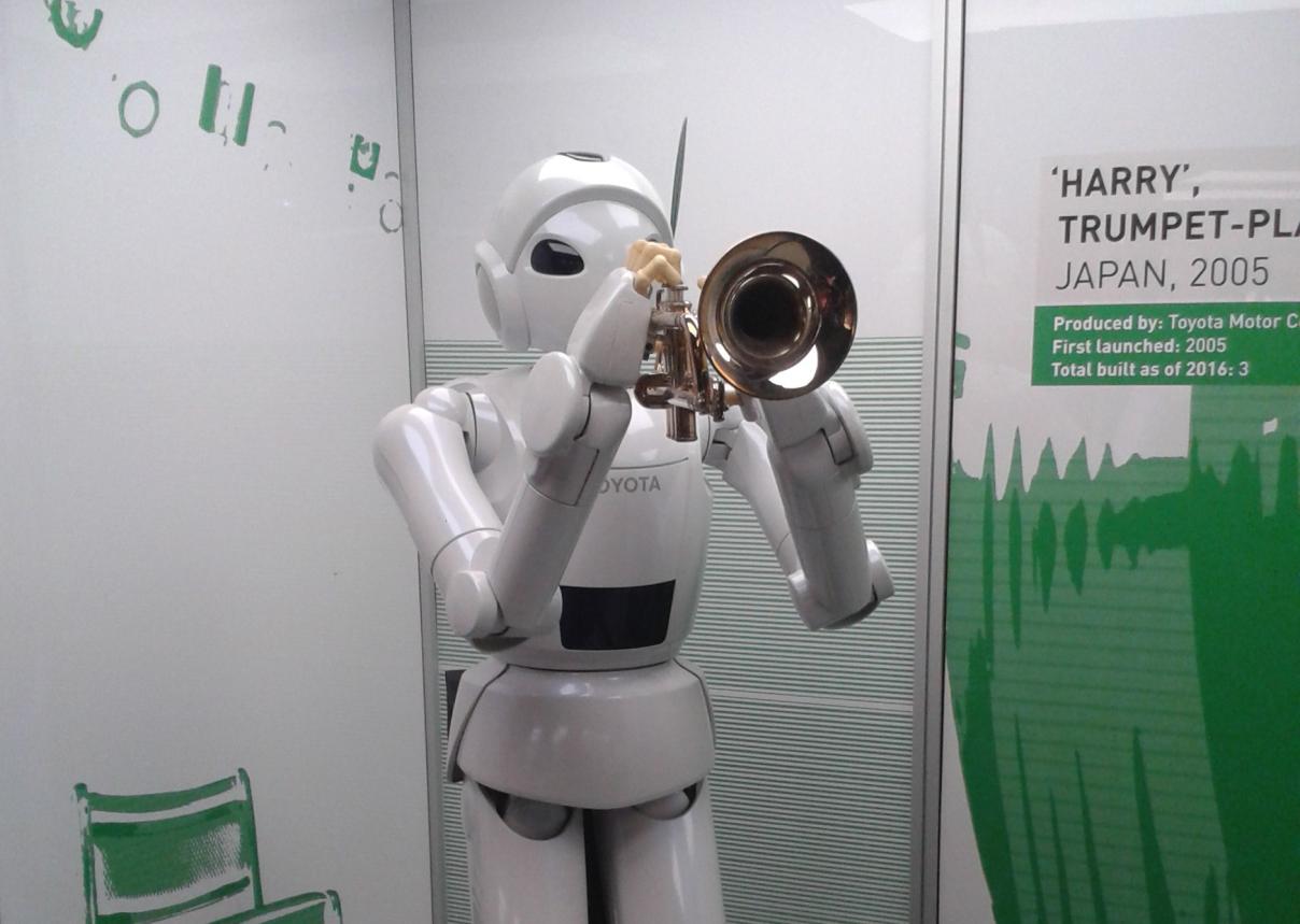Inside the Information Society Do we understand the role robots play