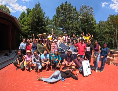  image linking to Community networks newsletter: Discover the new season of our podcast, an online training opportunity and more 