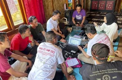  image linking to Weaving meaningful connectivity across Indonesia 