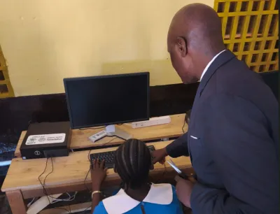  image linking to PROTEGE QV inaugure deux salles multimedia connectées, à l'école Publique de Biyemassi à Yaoundé-Cameroun 