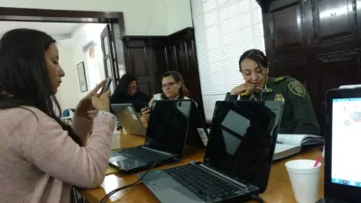  image linking to Colnodo: Piensa en TIC. Construyendo una internet segura 