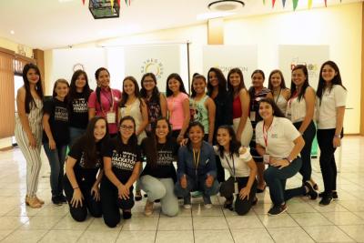 Fuente de la imagen: Sulá Batsú image linking to Sulá Batsú forma a cientos de jóvenes centroamericanas en tecnologías para transformar su vida