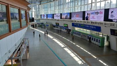 Photo: Seoul Station by Jens-Olaf Walter, used under CC BY-NC 2.0 licence (https://flic.kr/p/2iGcYwJ) image linking to In the era of COVID-19, is South Korea’s "new normal" a digital surveillance state?