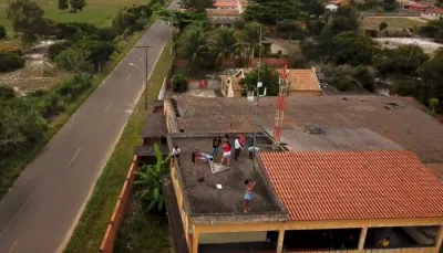  image linking to The contribution of bell hooks and Paulo Freire to the construction of community networks 