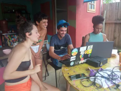  image linking to Communities of practice in community networks: Exchanging knowledge on the Pirania captive portal 